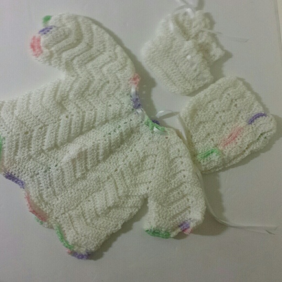 Sweater, Booties and Hat Baby Outfit sz 6 -9 Crocheted HANDMADE - Picture 2 of 4